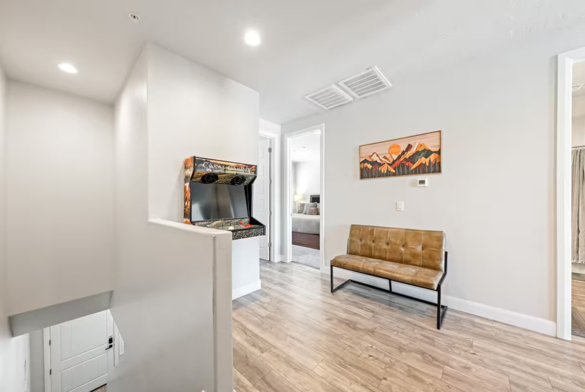 3 King, 2 Bunk Rms, Prvt Hottub, Arcades, Sleeps16
