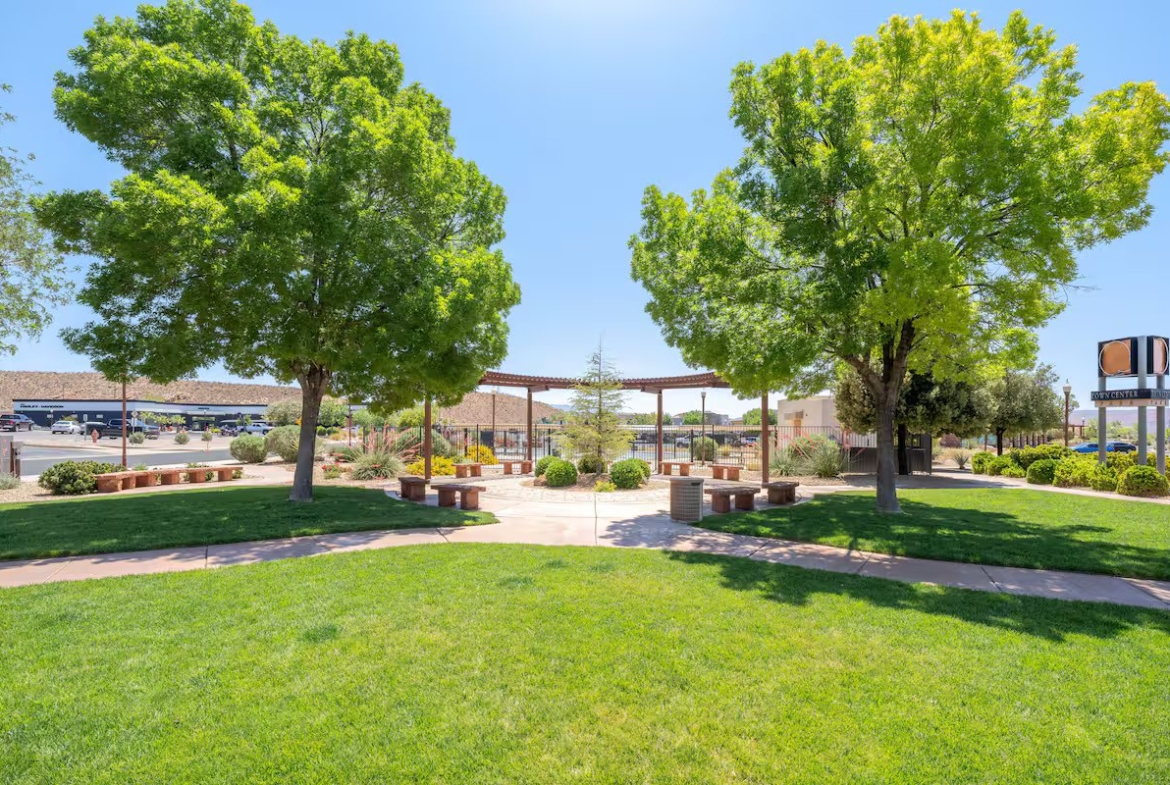 3 King, 2 Bunk Rms, Prvt Hottub, Arcades, Sleeps16