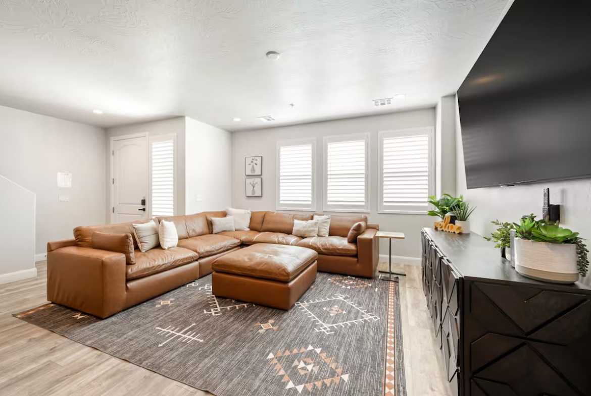 3 King, 2 Bunk Rms, Prvt Hottub, Arcades, Sleeps16