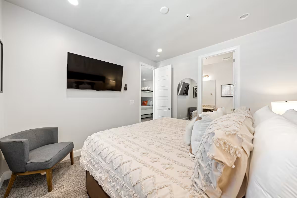 2a937e99-7ff8-471e-bbd7-48e04156c225 3 King, 2 Bunk Rms, Prvt Hottub, Arcades, Sleeps16