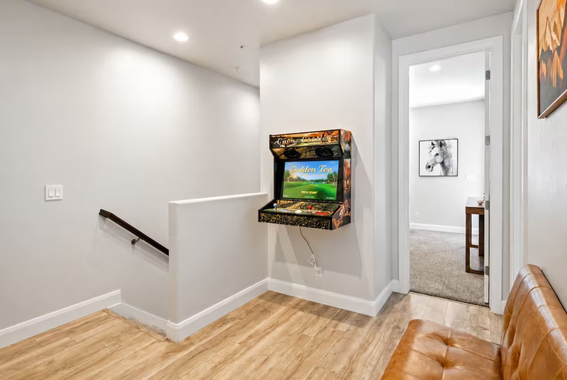 3 King, 2 Bunk Rms, Prvt Hottub, Arcades, Sleeps16