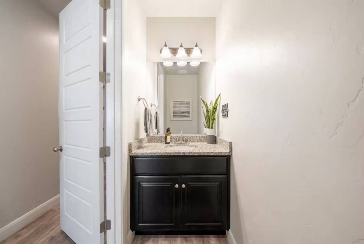 3 King, 2 Bunk Rms, Prvt Hottub, Arcades, Sleeps16