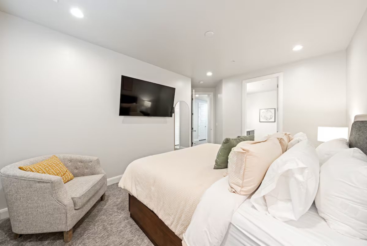 3 King, 2 Bunk Rms, Prvt Hottub, Arcades, Sleeps16