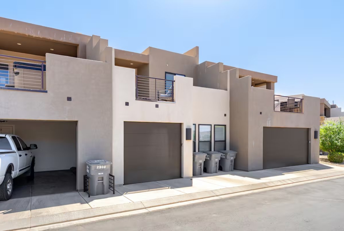 3 King, 2 Bunk Rms, Prvt Hottub, Arcades, Sleeps16