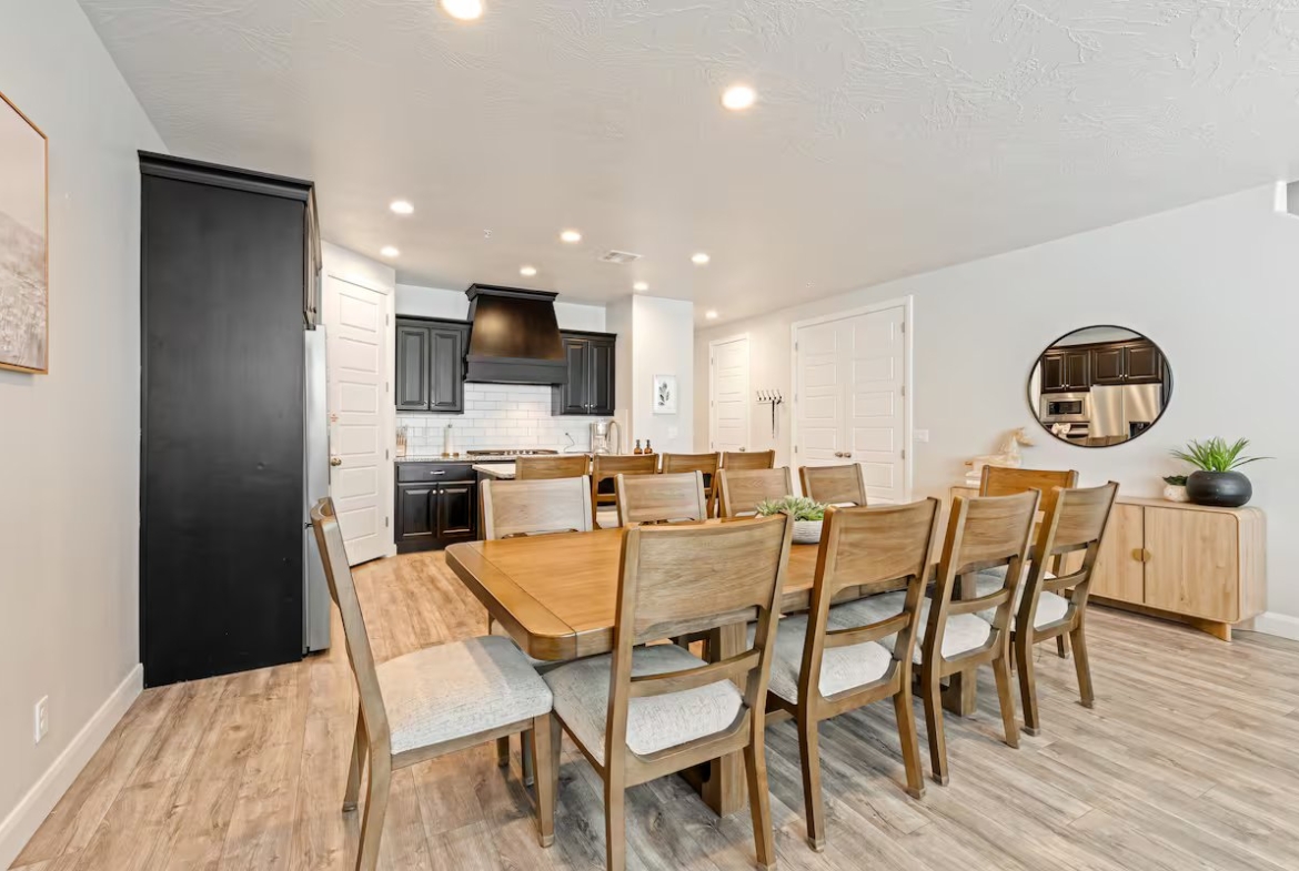 3 King, 2 Bunk Rms, Prvt Hottub, Arcades, Sleeps16