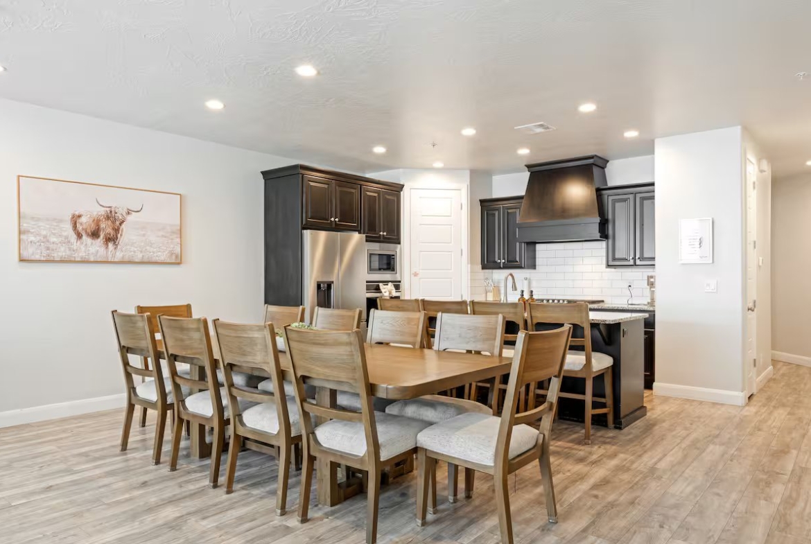 3 King, 2 Bunk Rms, Prvt Hottub, Arcades, Sleeps16
