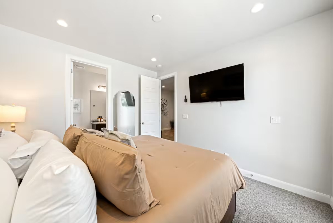 3 King, 2 Bunk Rms, Prvt Hottub, Arcades, Sleeps16