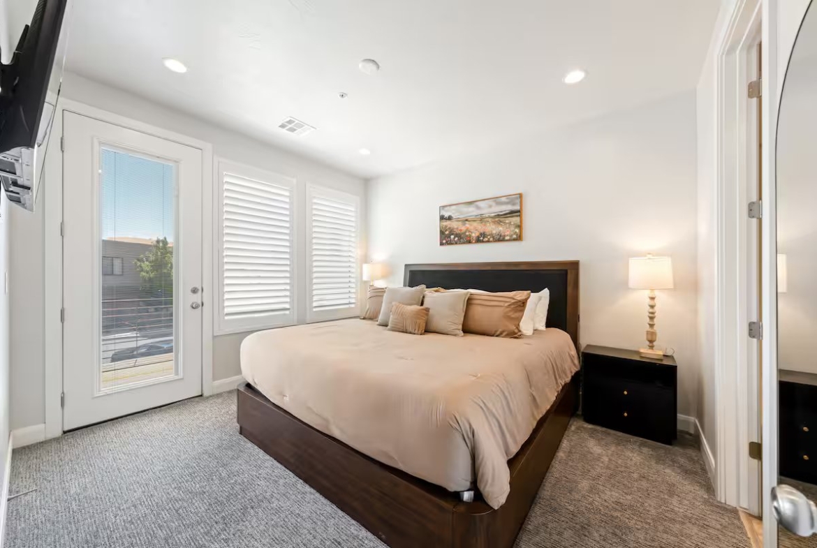 3 King, 2 Bunk Rms, Prvt Hottub, Arcades, Sleeps16