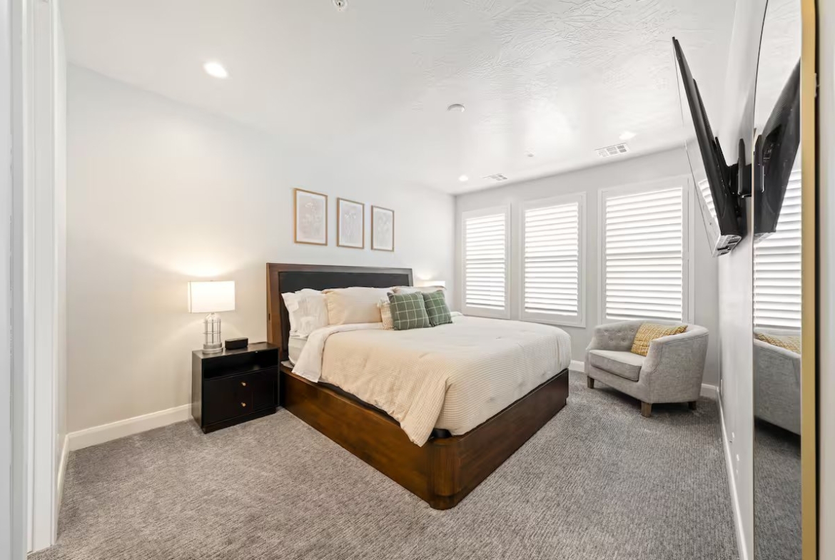 3 King, 2 Bunk Rms, Prvt Hottub, Arcades, Sleeps16