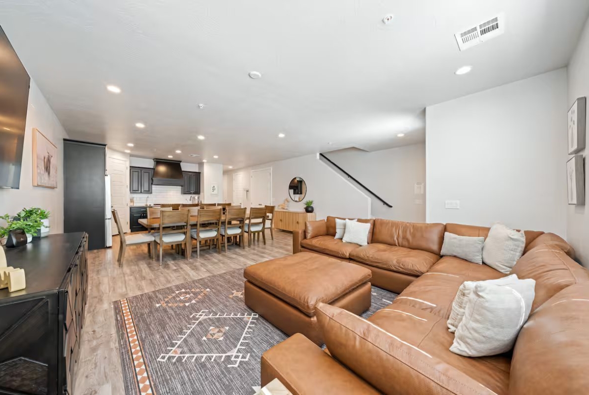 3 King, 2 Bunk Rms, Prvt Hottub, Arcades, Sleeps16